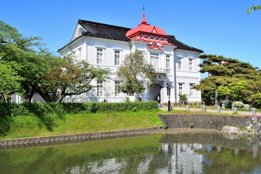 Tsurugaoka Castle Ruins Park (Tsuruoka Park)
