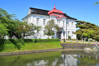 Tsurugaoka Castle Ruins Park (Tsuruoka Park)