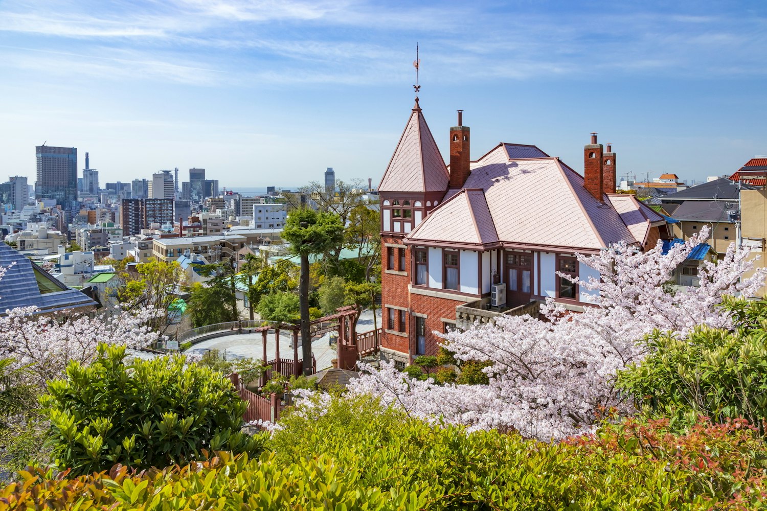 Kazami Chicken House and Sakura in full bloom at Kitano Ijinkan-gai, Chuo-ku, Kobe