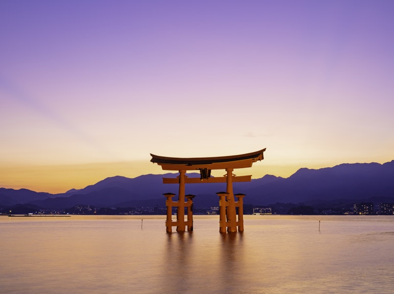 Hiroshima and Miyajima 1 Day Bus Tour