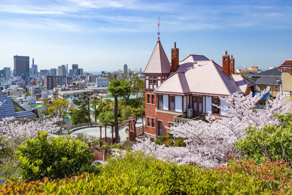 Kazami Chicken House and Sakura in full bloom at Kitano Ijinkan-gai, Chuo-ku, Kobe