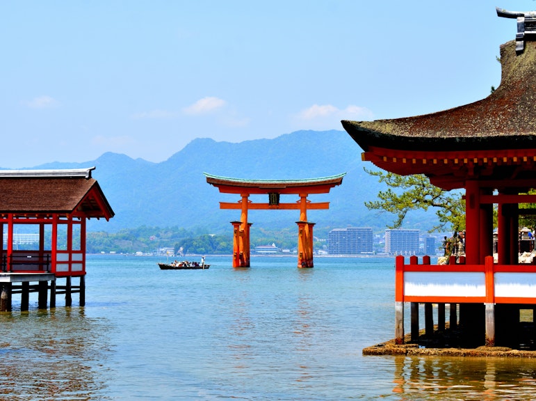 Hiroshima and Miyajima Bus Tour from Fukuoka, Osaka and Kyoto