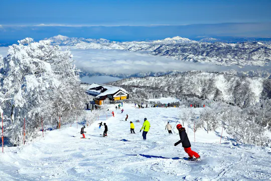Ikebukuro to Nozawa Onsen Overnight Ski Bus with Rental Discount Ticket