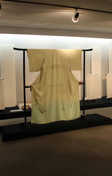 Silk White Fabric Museum & Yuzen Gold Painting Experience Silk White Fabric Museum & Yuzen Gold Painting Experience