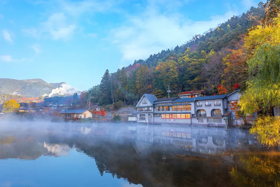 Lake Kinrin is one of the representative sightseeing spots in the Yufuin area, situated at the foot of Mount Yufu