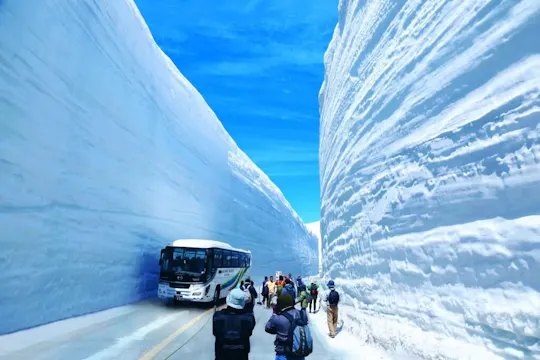 Snow Wall Visit