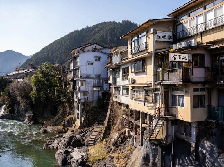 Gujo Hachiman 1-Day Tour from Takayama: History, Traditions & Crafts