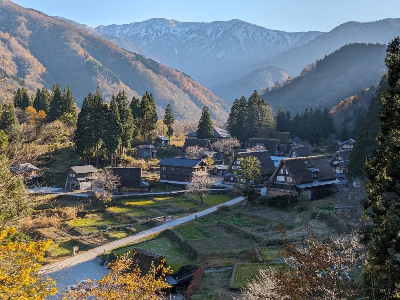 1-Day Tour from Kanazawa: Shirakawa-go, Gokayama and Wood Carving Village