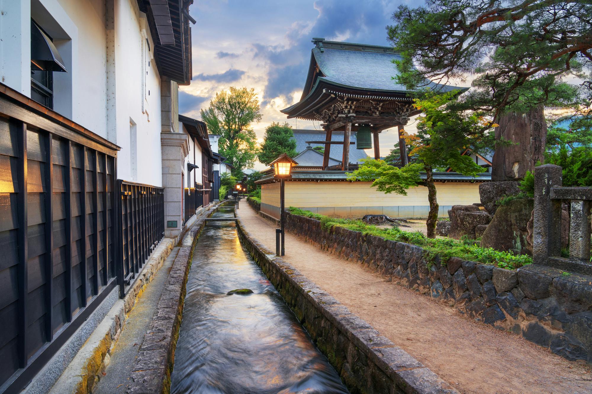 Shirakabe Dozogai Street