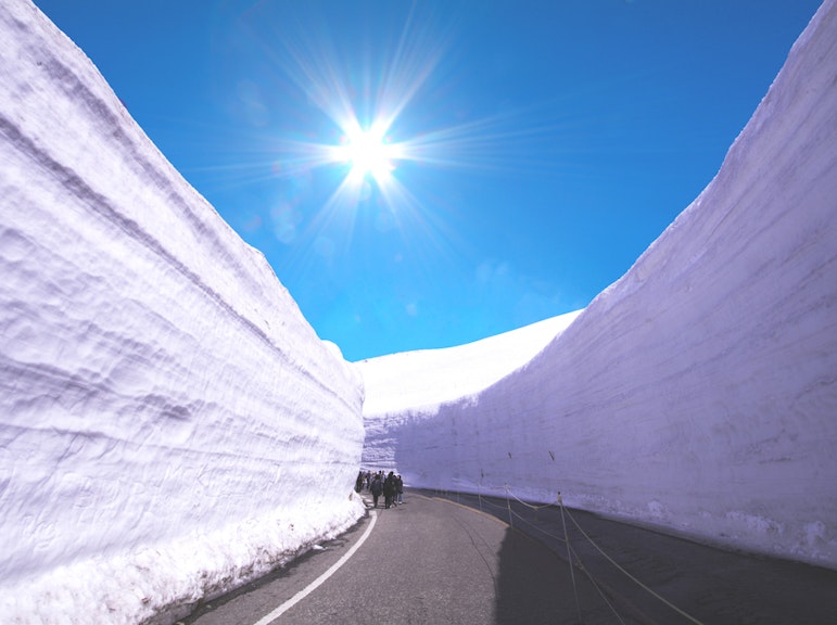 1-Day Tateyama-Kurobe Alpine Route Snow Wall Tour from Nagano (Spring Only)