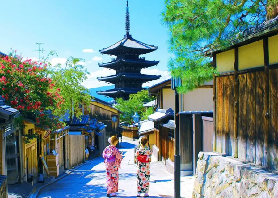 Tour histórico a pie por Gion y Higashiyama en Kioto Tour histórico a pie por Gion y Higashiyama en Kioto