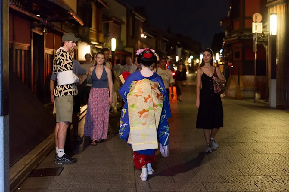 Tour a pie por el distrito de geishas de Gion en Kioto Tour a pie por el distrito de geishas de Gion en Kioto