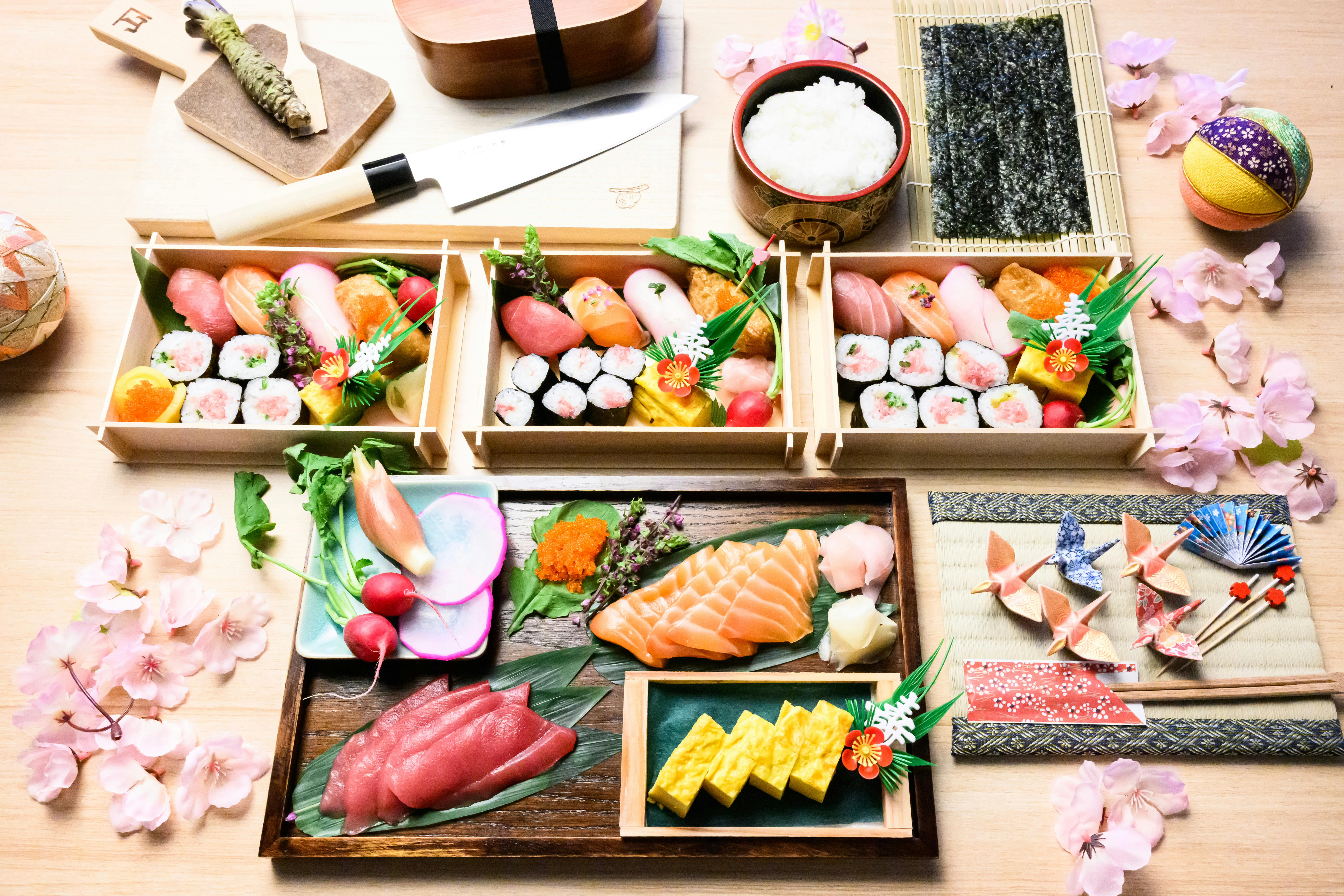 Tsukiji Fish Market Food Culture Tour and Sushi Making Class