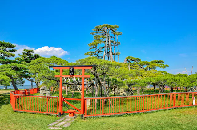 Karasaki Shrine
