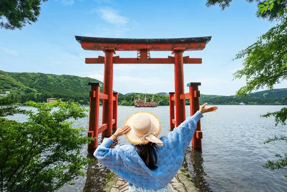 Tokyo: Mt. Fuji Cruise and Hakone Ropeway Day Trip by Bus