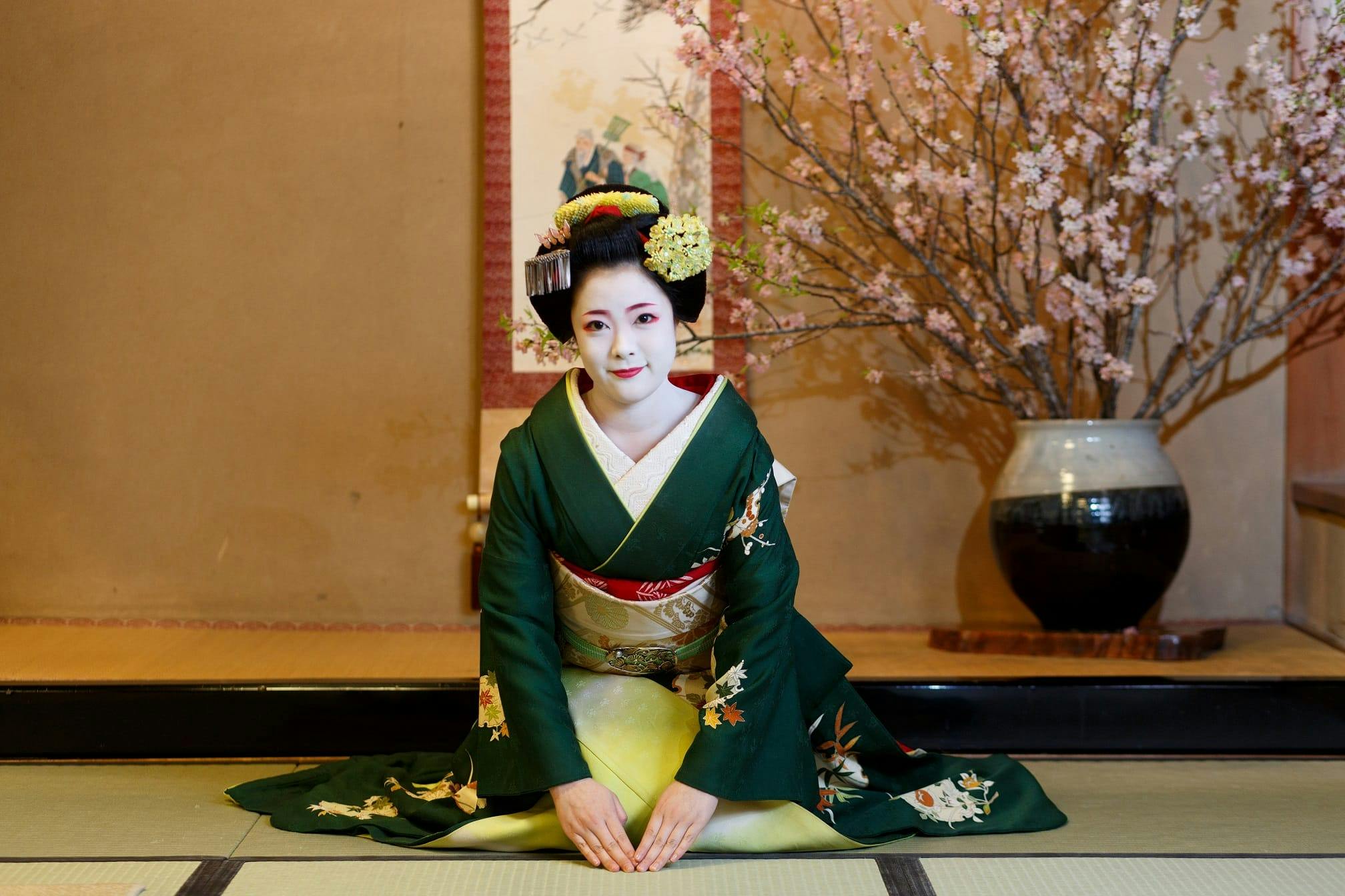 Kyoto: 90-Minute Geisha (Maiko) Show in a Zen Temple