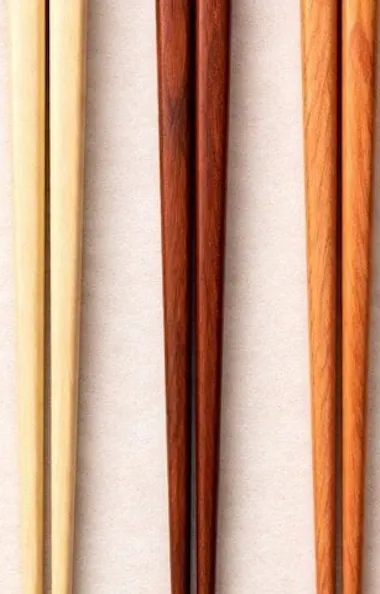 Wood options for your chopsticks. Several pairs of chopsticks in light and dark woods side by side