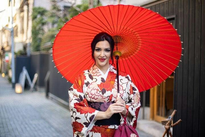 Tokyo: Private Kimono Photoshoot and Tea House