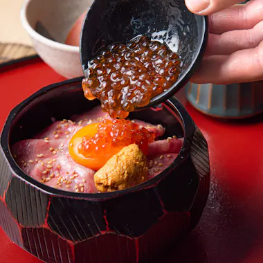 Roast beef bowl from the meal plan. Salmon roe spooned over a roast beef rice bowl