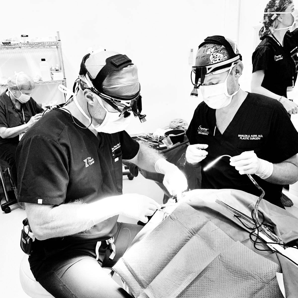 Staff at The Piazza Center performing surgery