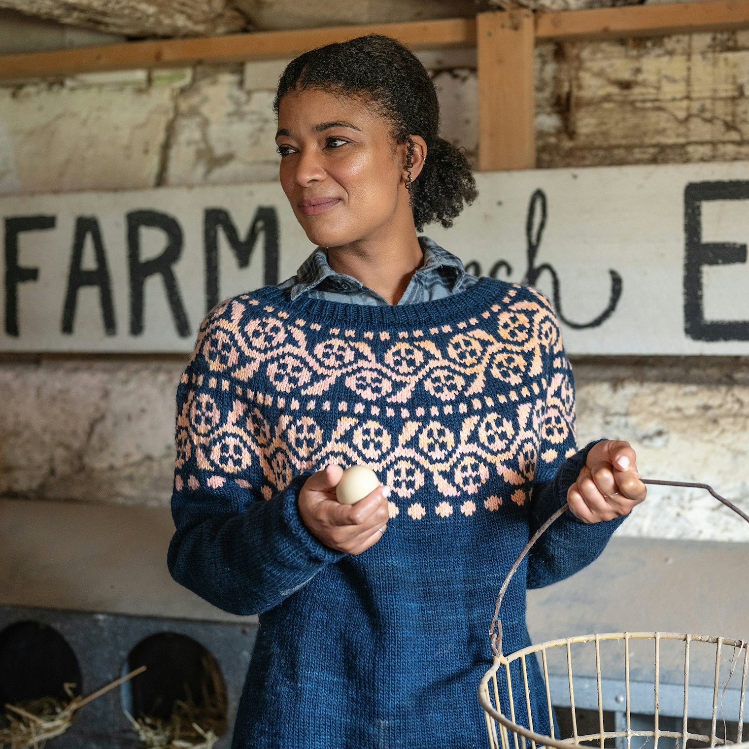 The Clematis Yoke Pullover by Deborah Newton features a deeper yoke than the Tíglar Tvier.
