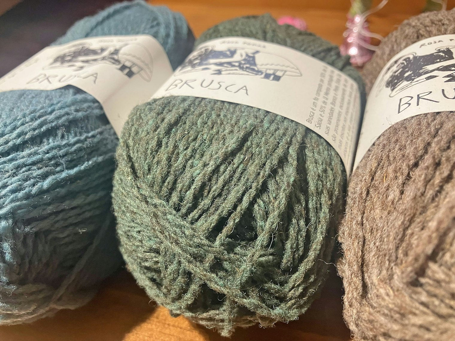 Brusca is a minimally processed, heritage wool yarn from Portugal.