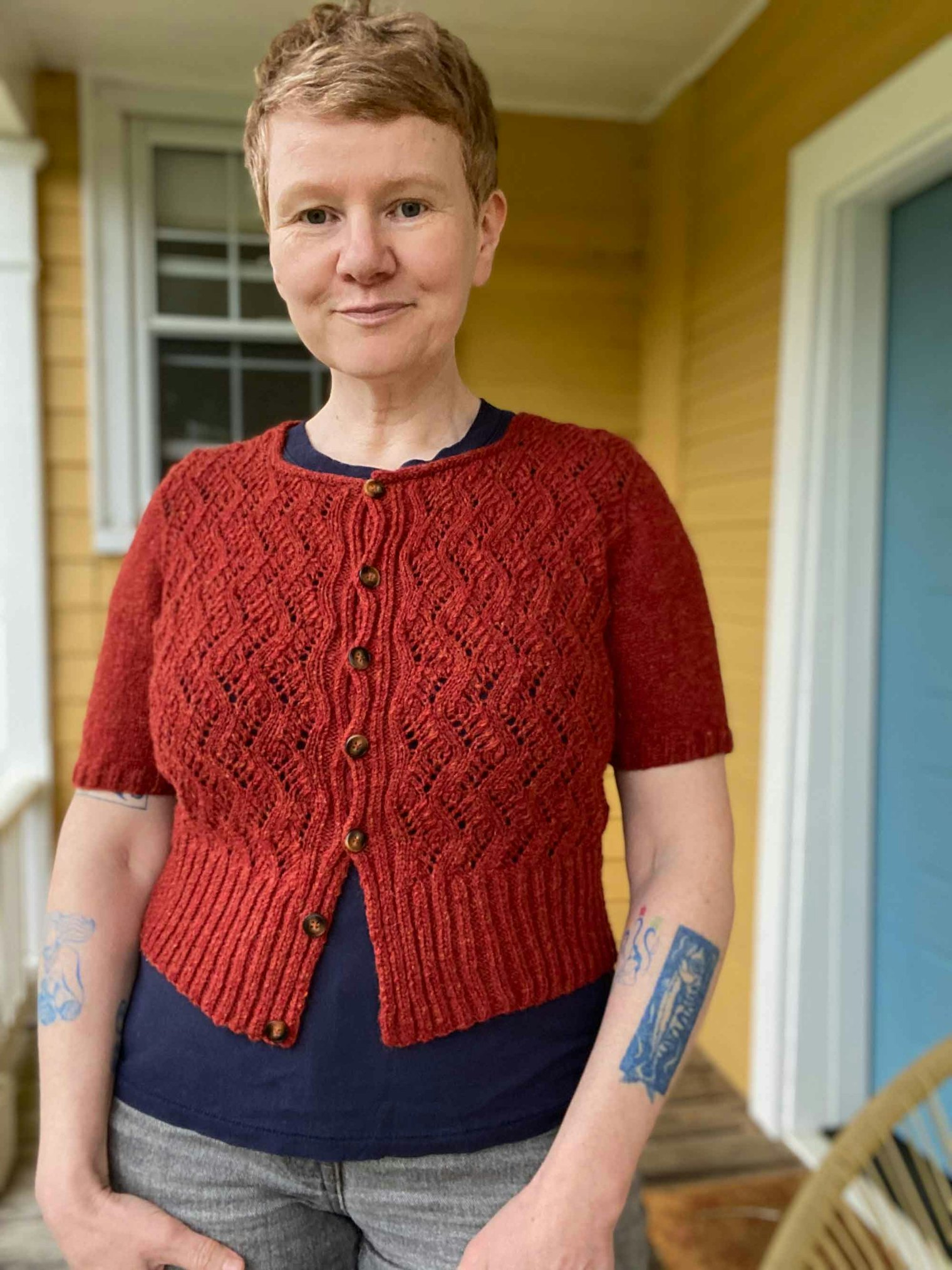 Gudrun’s finished short-sleeved cardigan in Hairst.