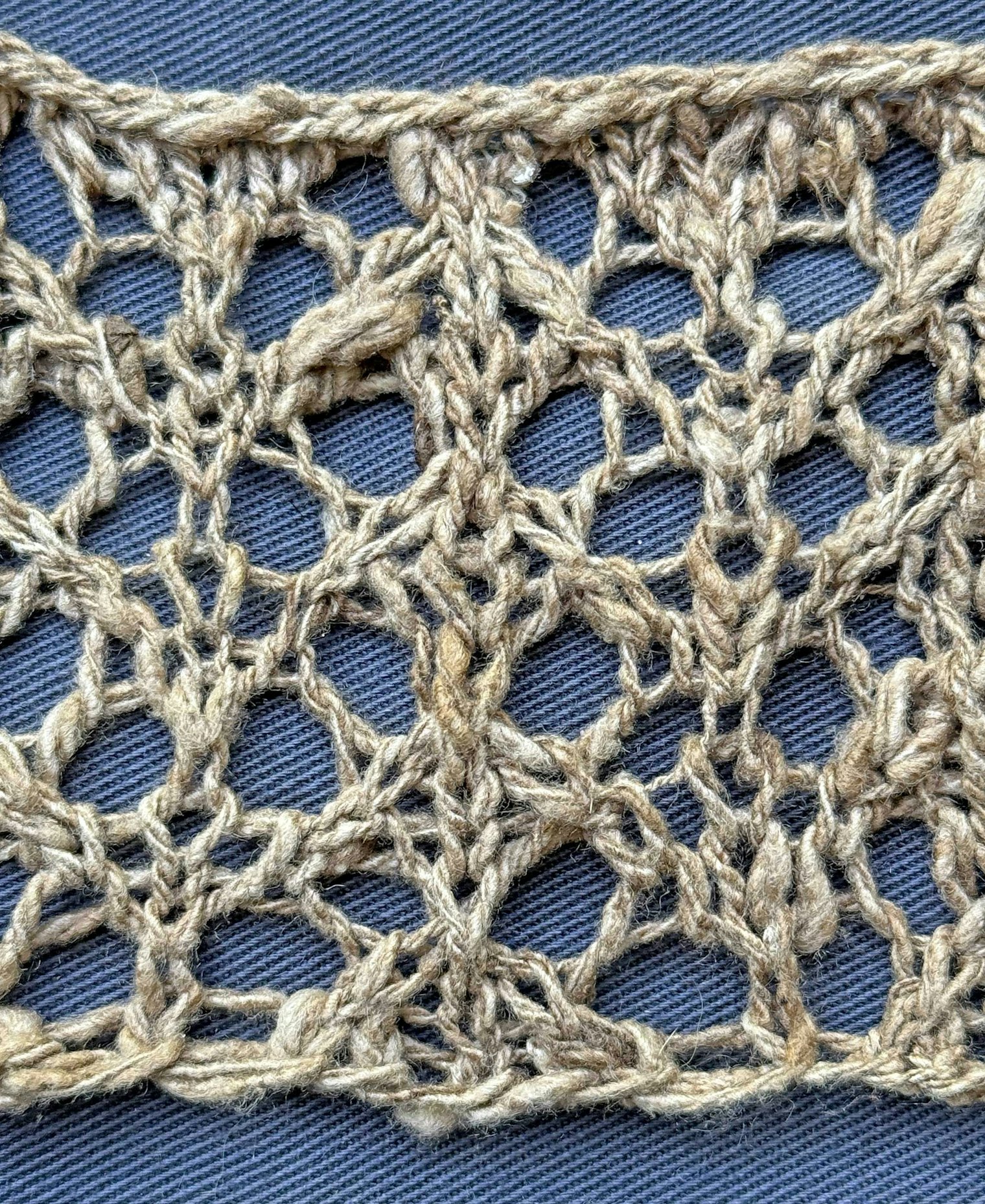 Experimenting with the little arrowhead lace motif.