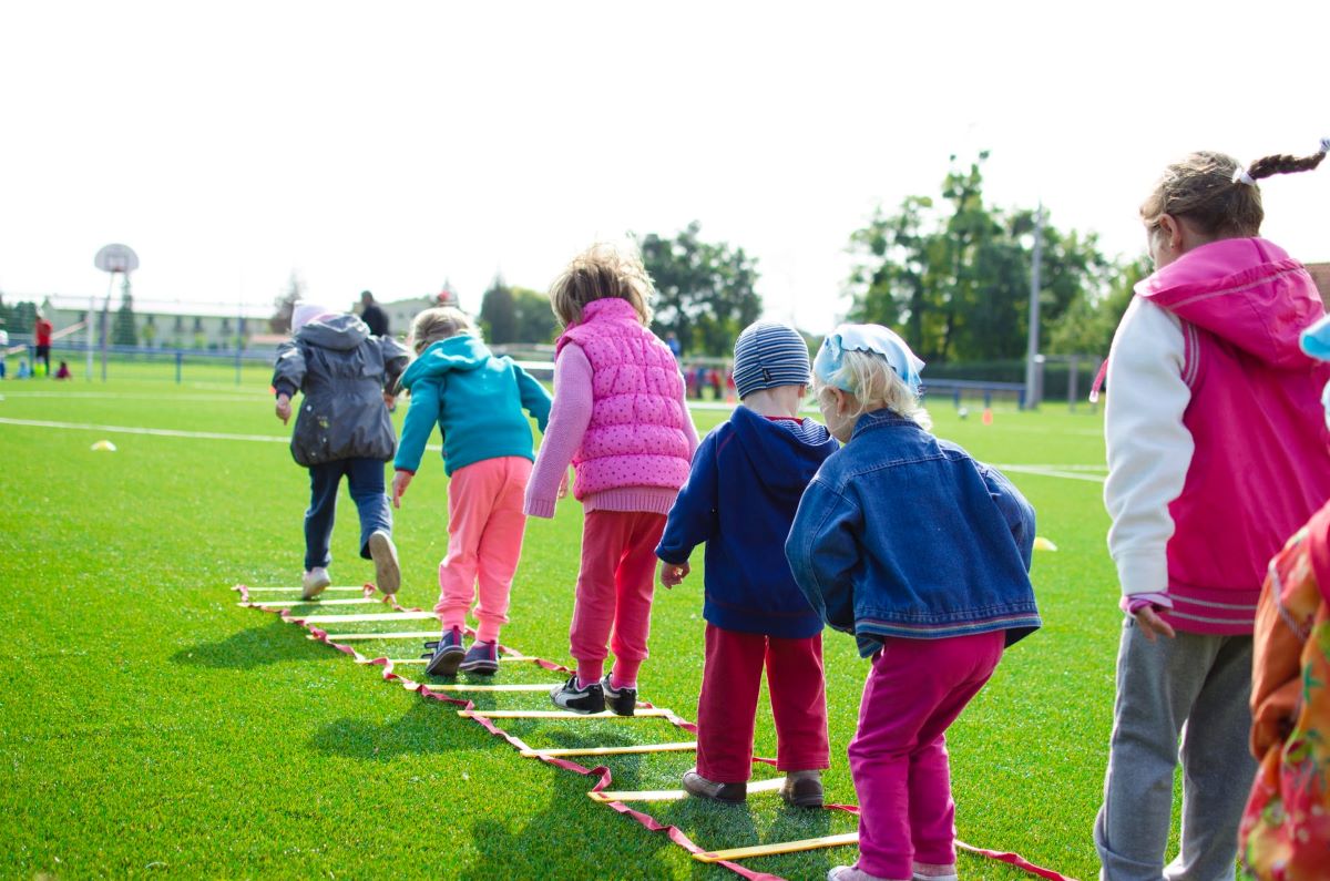 yard kids game