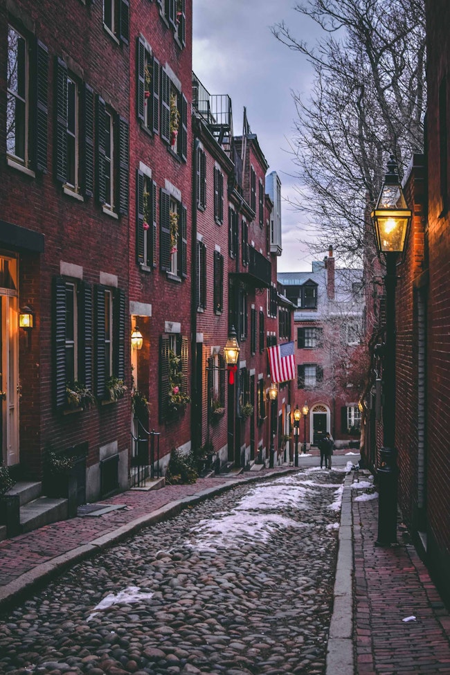 A small new England style street in Boston with red bricks and lanterns