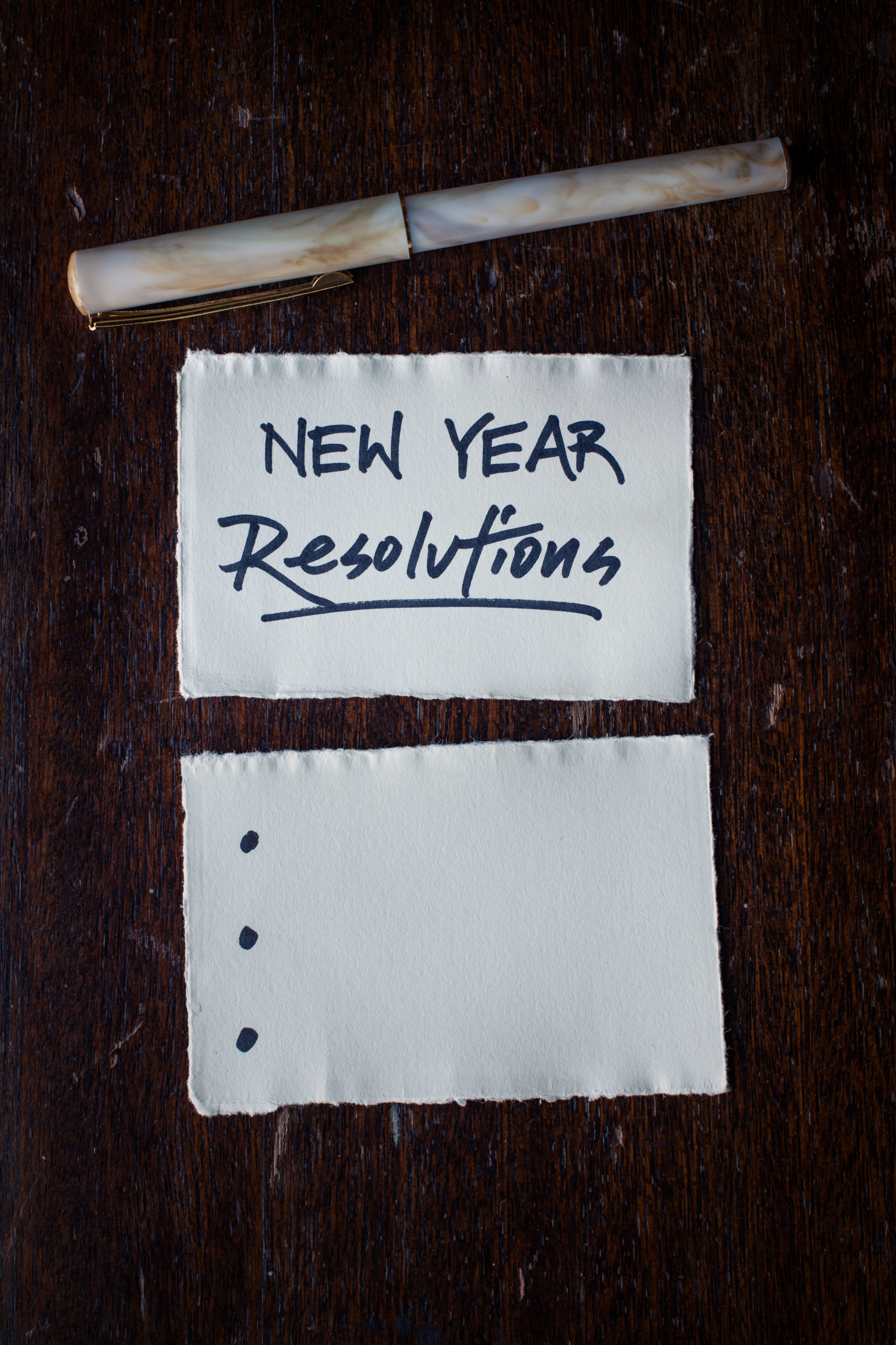 A list of new year resolutions ready to fill in.