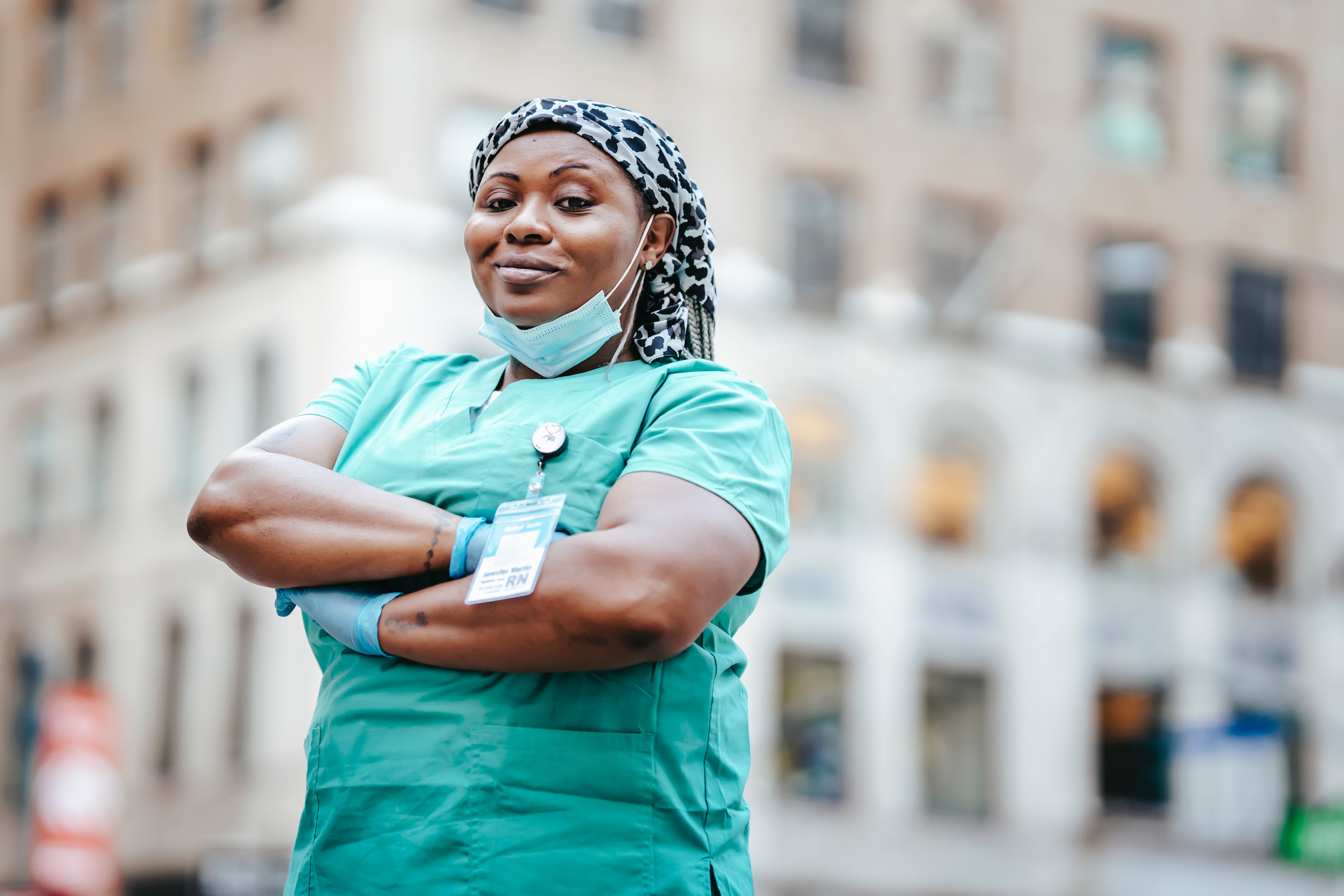Nurse in front of a hospital.