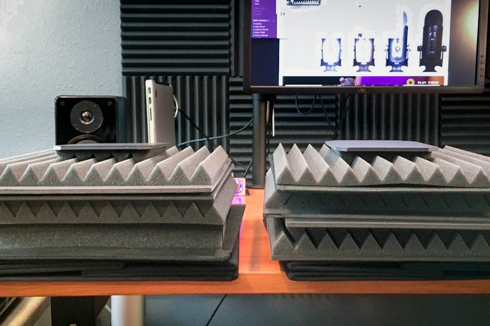 DIY $20 Microphone Isolation Box For Podcasting