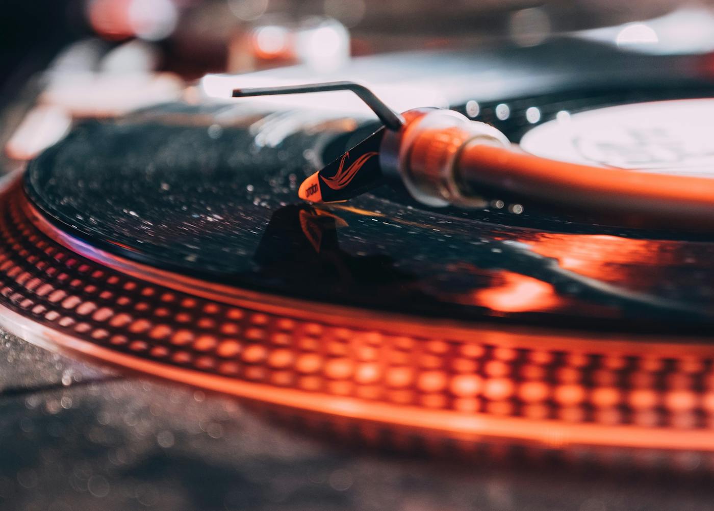 Turntable by Mitchel Lensink - unsplash