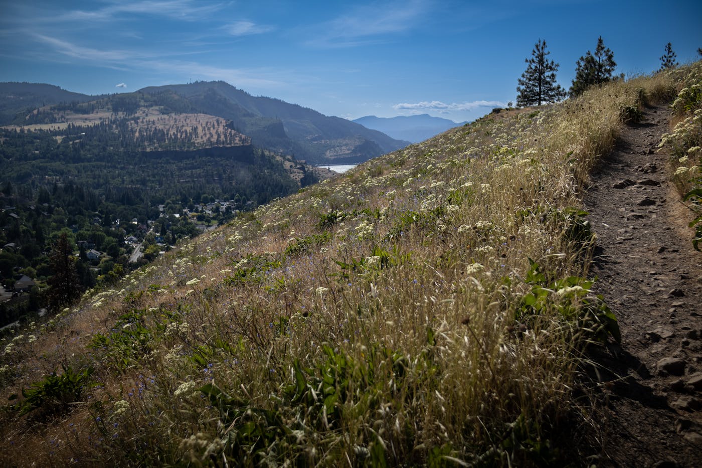 Switchbacks above Mosier Falls