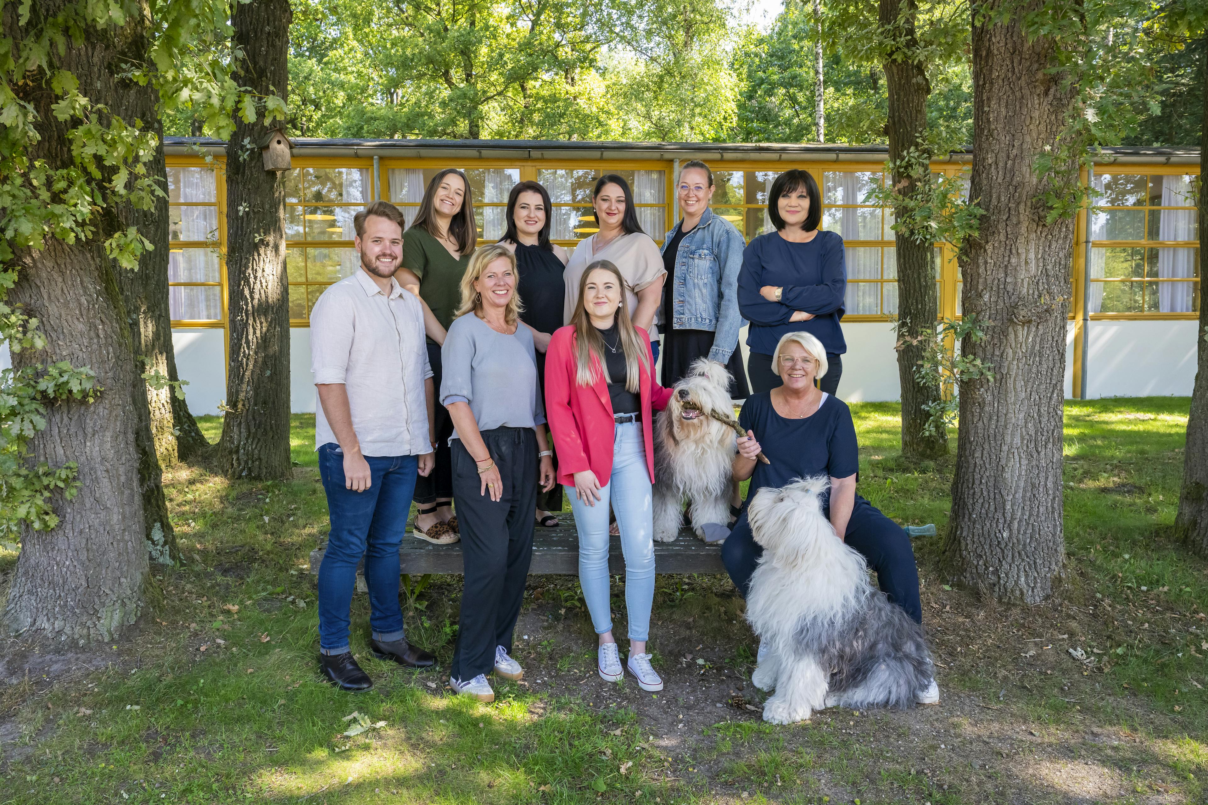 Ruvey, Elzanne, Diane, Angelene, Glicinda, Jesica, Lerize, Sonja en Wendy.