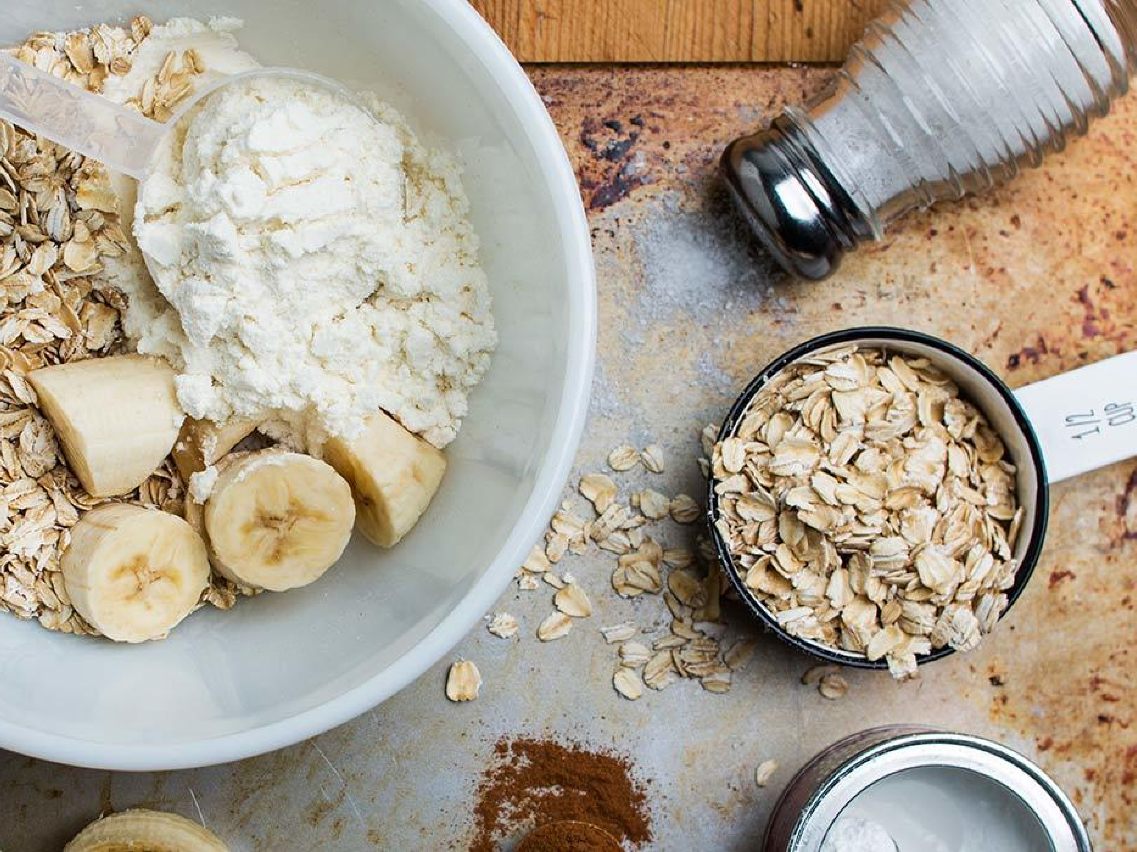 Bowl of oats with protein powder and bananas