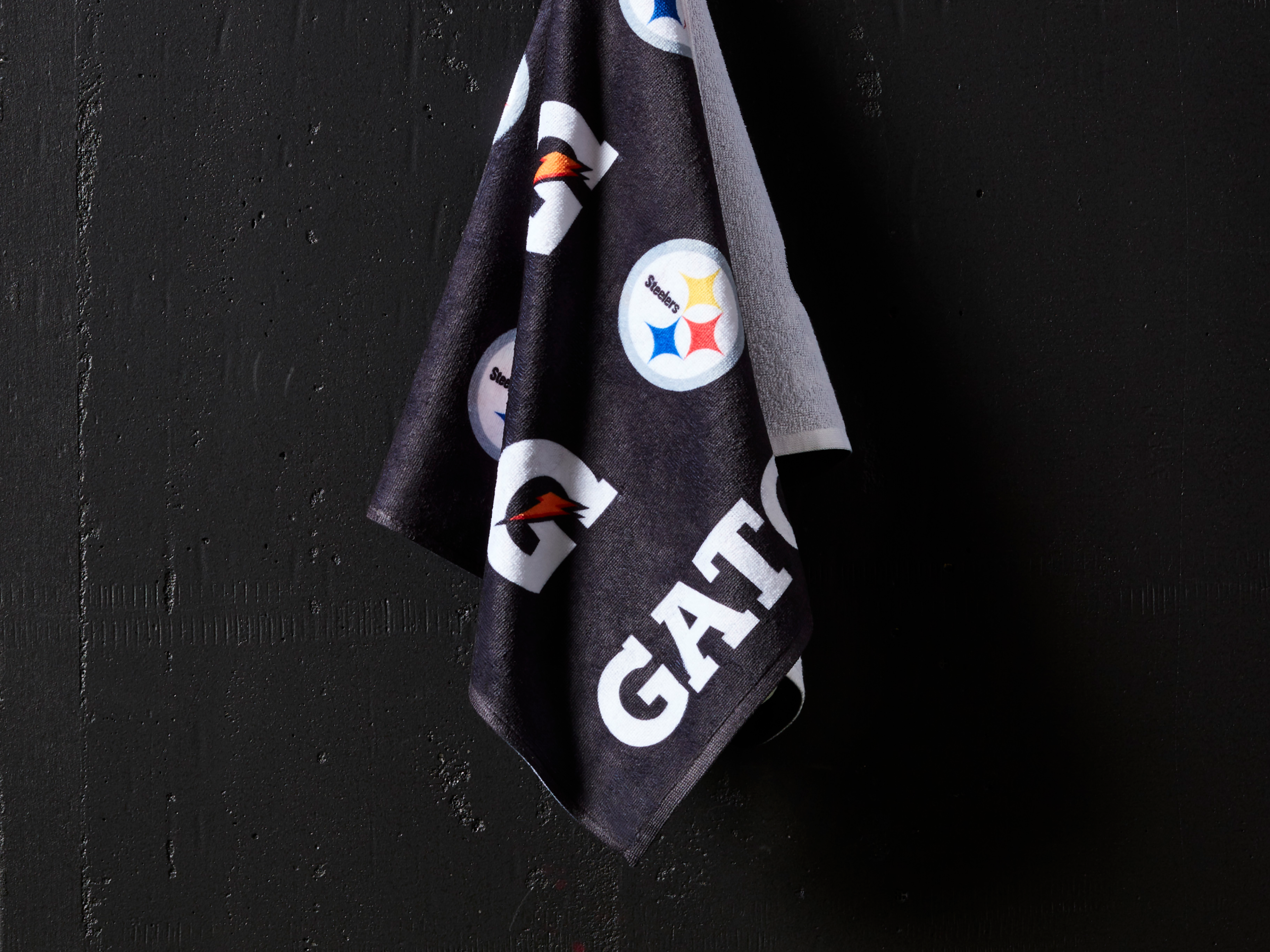 Pittsburgh Steelers Pro Towel Hanging
