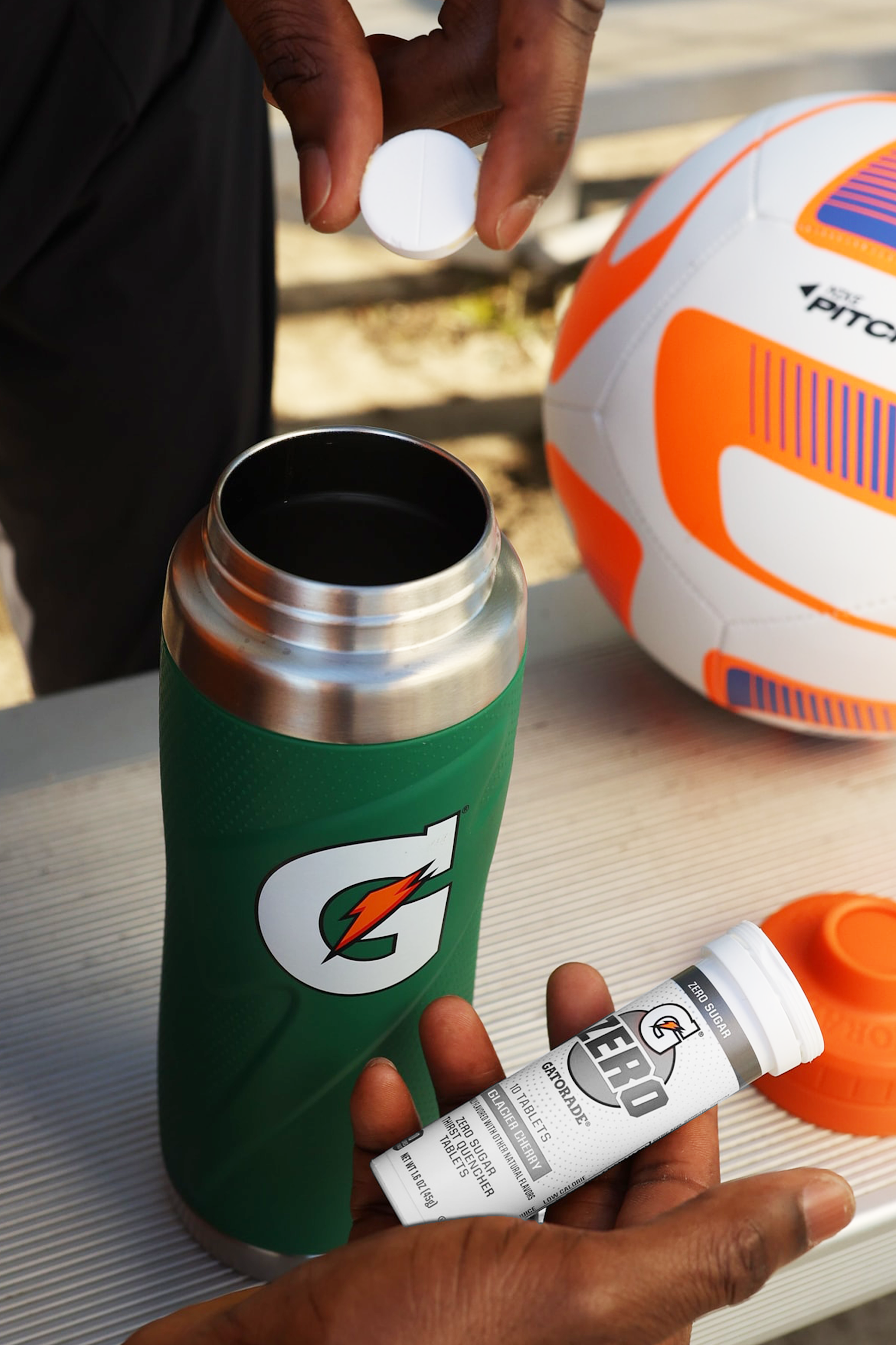 Gatorade Zero tablet in athlete's hand