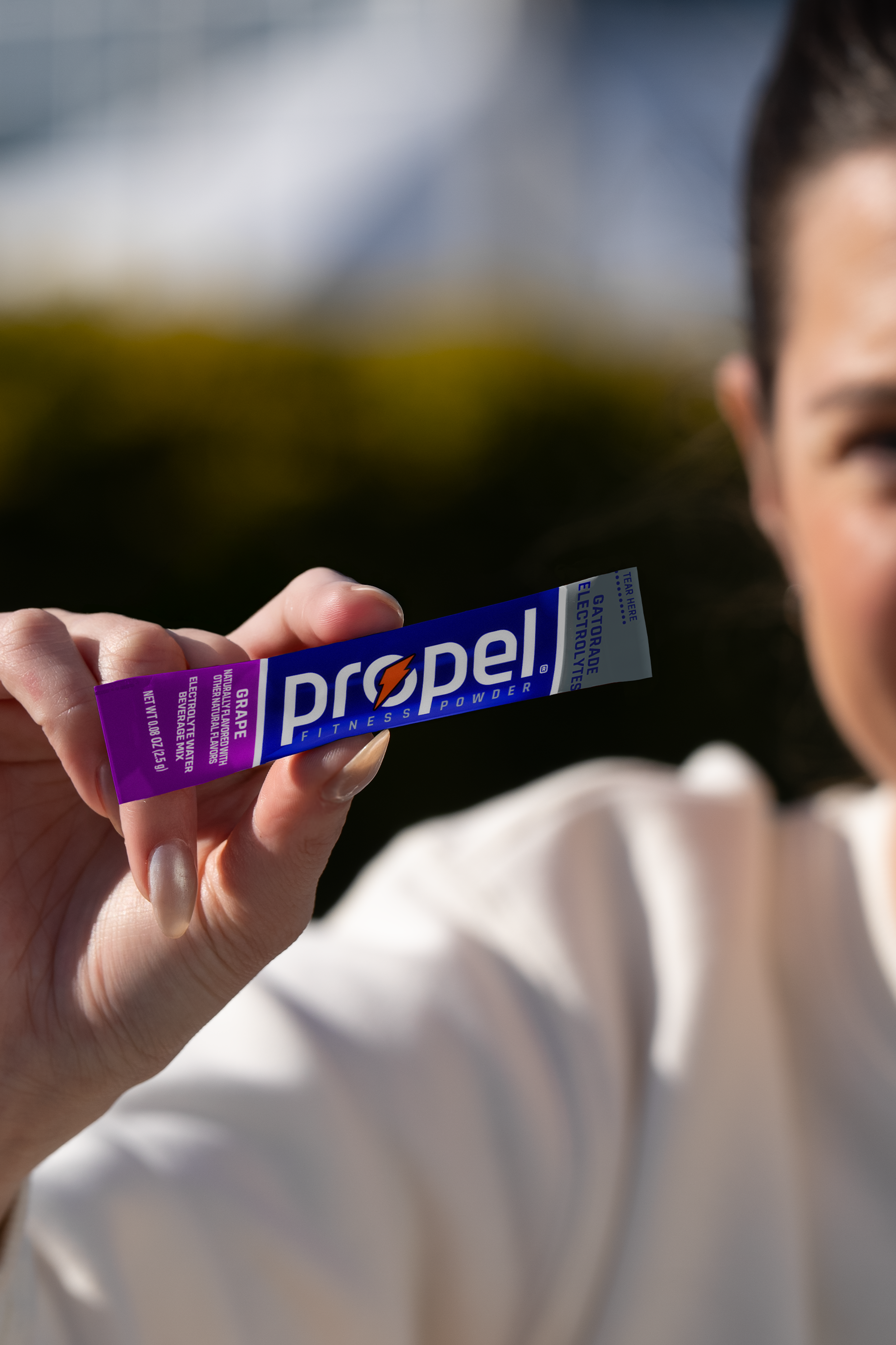 Propel powder grape in athletes hand