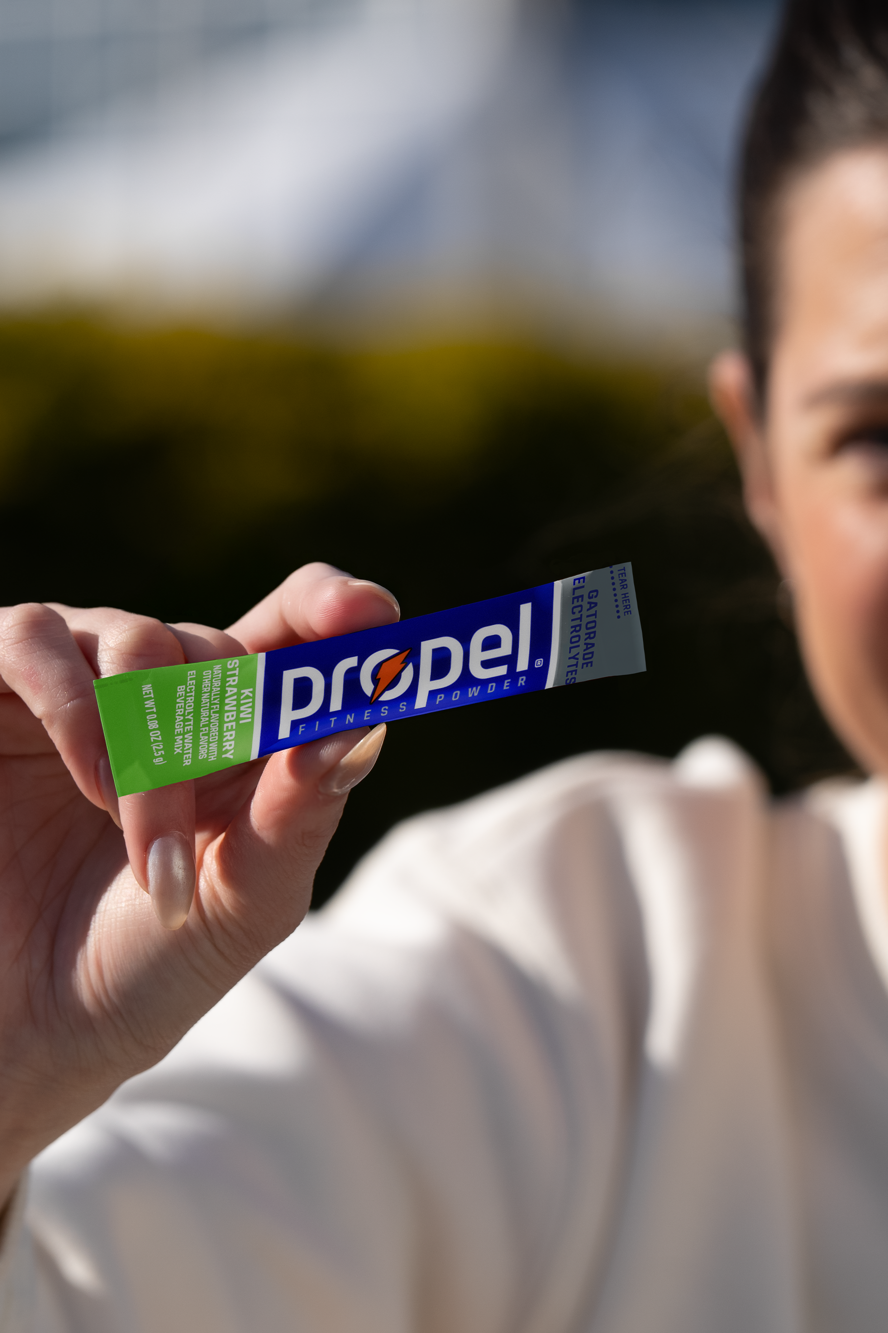 Propel powder kiwi strawberry in athletes hand