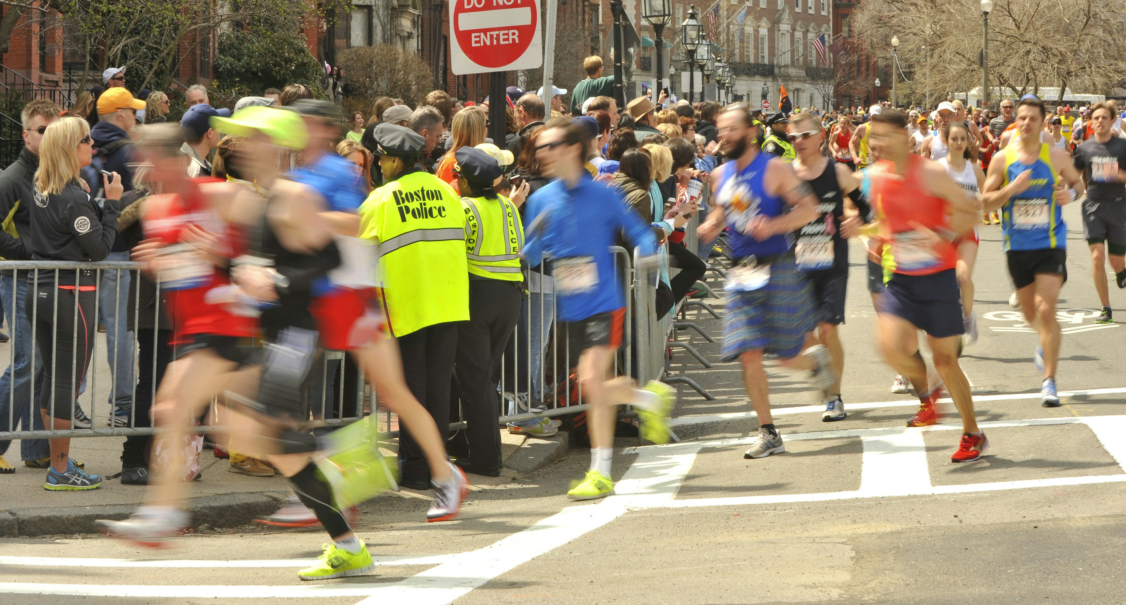 people running in marathon