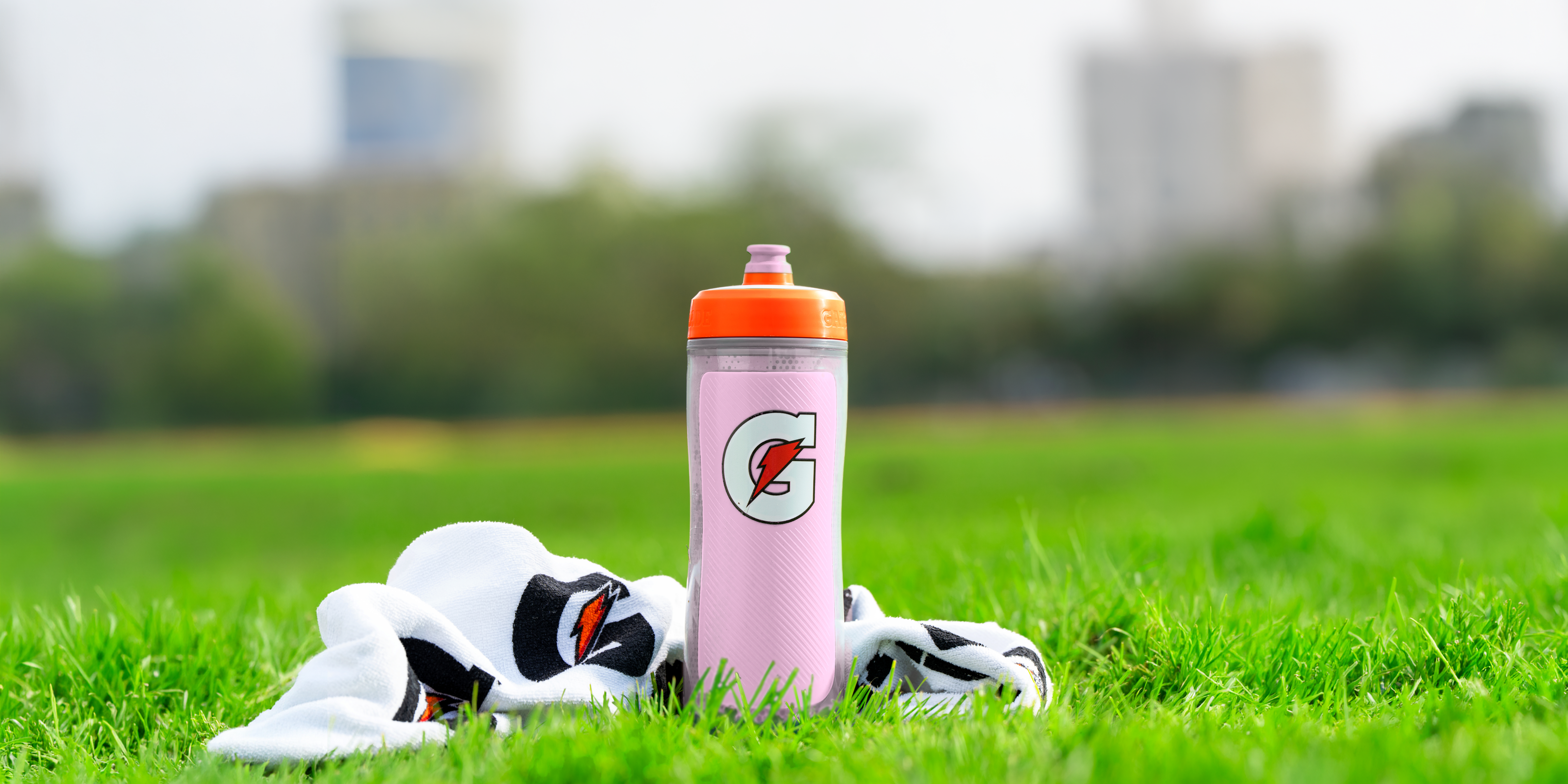 ゲータレードアメリカで大流行！ 32 oz Squeeze Bottle ピンク All Pro Squeeze Bottle | Gatorade Official Site