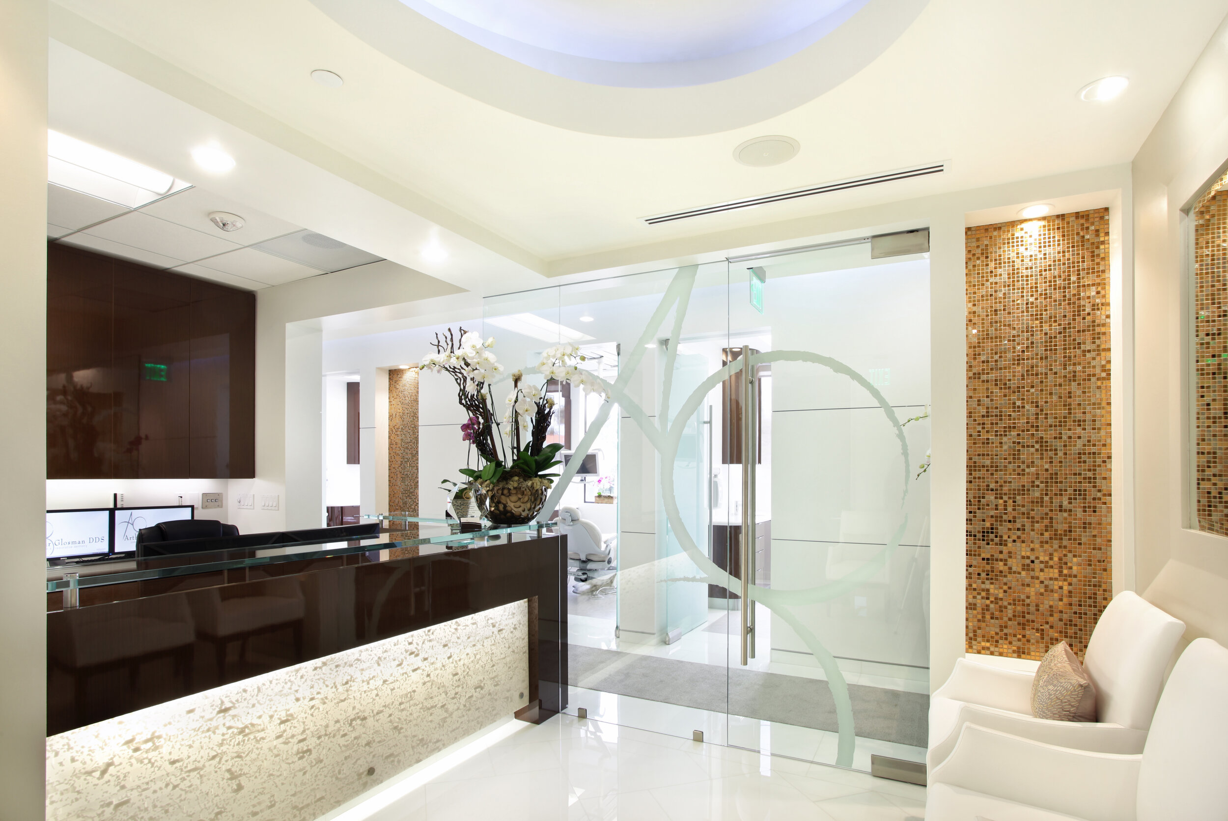 Dr. Glosman’s cosmetic dentistry office more closely resembles a luxurious spa than a traditional dental clinic.