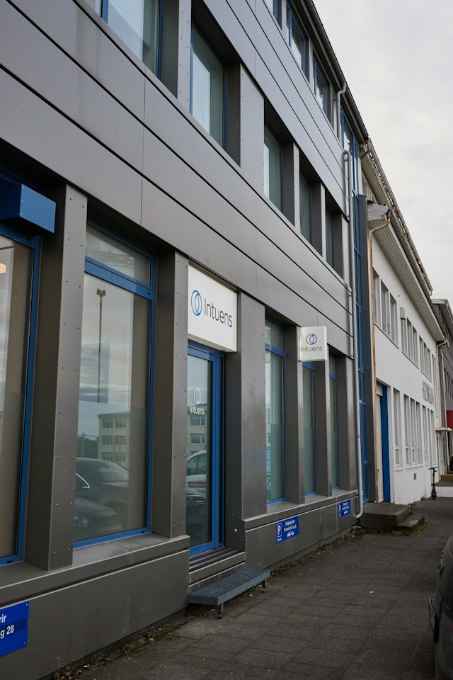 Intuens er til húsa við Brautarholt en gatan liggur við Heklureitinn svokallaða sem er í mikilli uppbyggingu.