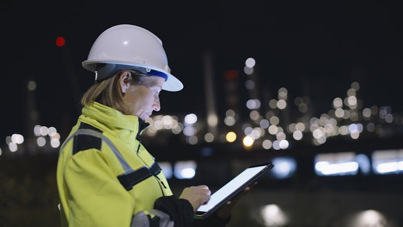 woman engineer using tablet