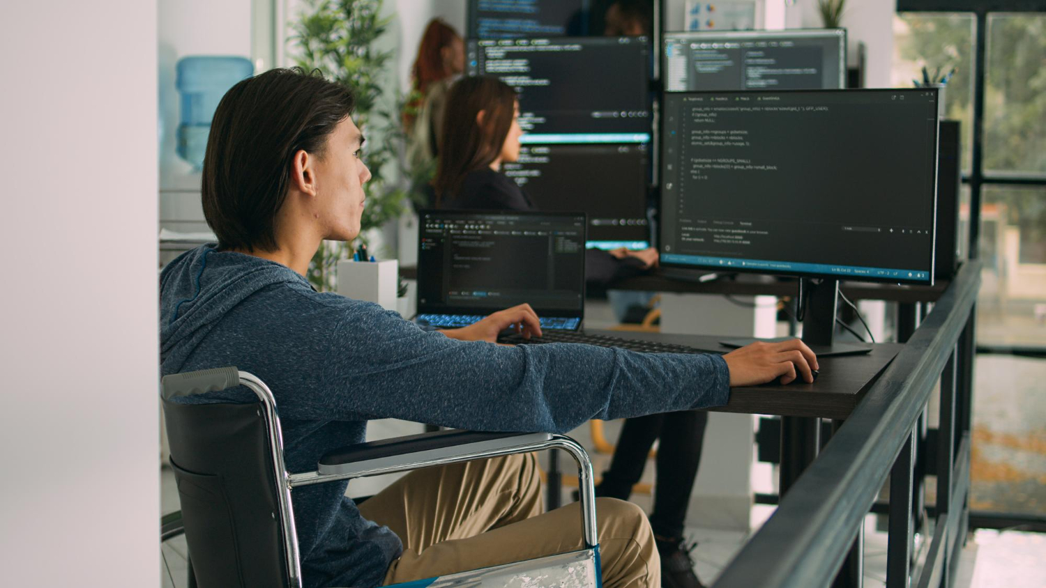 difference between a web developer and a full-stack developer,