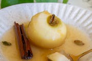 Pomme pochée aux épices
