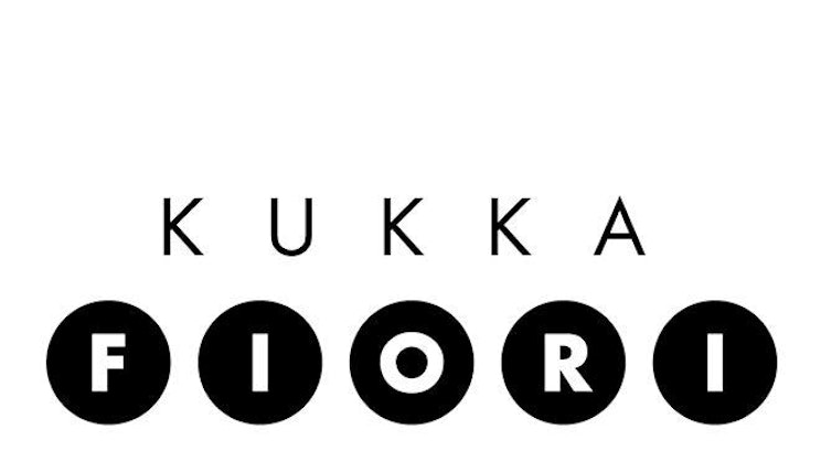 mustavalkoinen valokuva, jossa on sana kukka