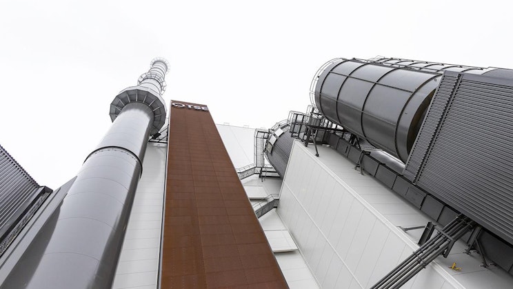 erittäin korkea rakennus erittäin korkean rakennuksen vieressä